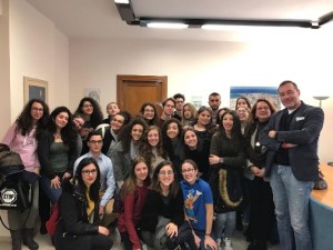 Crotone, gli alunni della 3^D del Liceo Pitagora incontrano il Questore Sanfilippo
